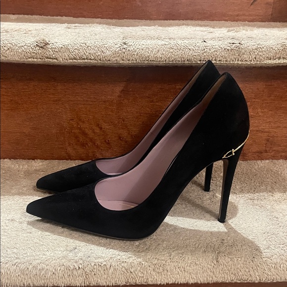 Gucci Black Suede Heels with Gold Accent - Picture 5 of 13